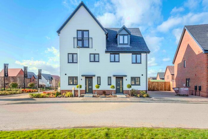 3 Bedroom Semi-Detached House To Rent In Goodwood Crescent, Crowthorne, RG45