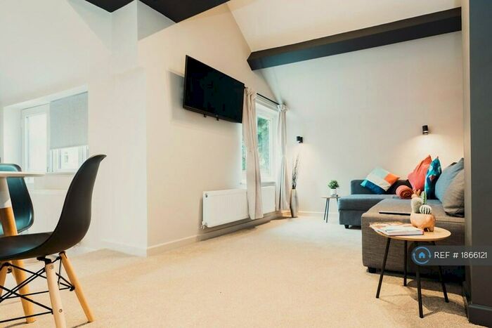 2 Bedroom Flat To Rent In Watling Street, Two Gates, Tamworth, B77