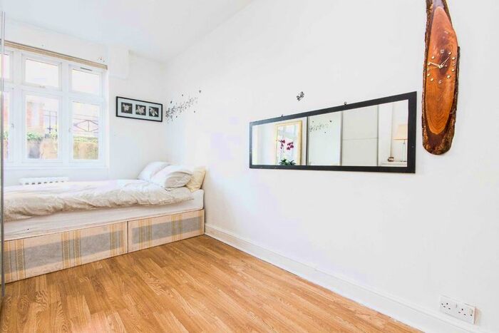 Studio To Rent In Hall Road, London, NW8