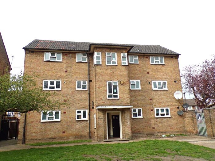 1 Bedroom Flat For Sale In Braintree Road, Dagenham, Essex, RM10