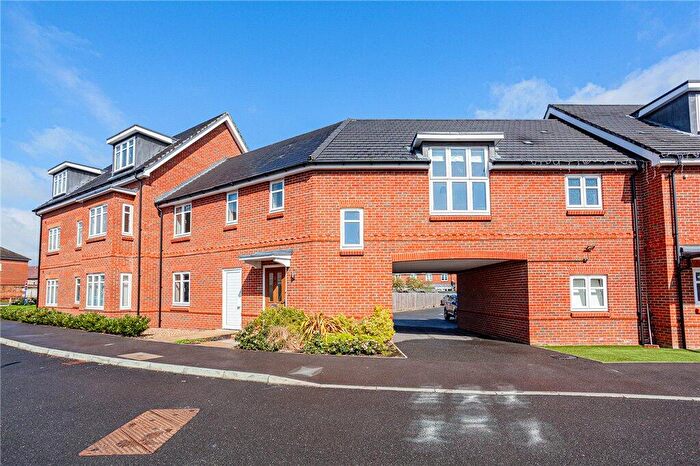 2 Bedroom Flat To Rent In Repton Crescent, Earley, Reading, RG6