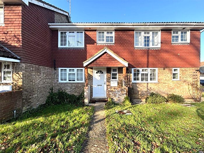 3 Bedroom Terraced House For Sale In Oaktree Drive, Hook, Hampshire, RG27
