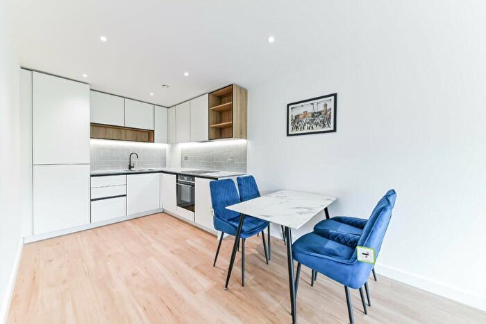 2 Bedroom Flat To Rent In Beaufort Park, Beaufort Square, Colindale, London, NW9