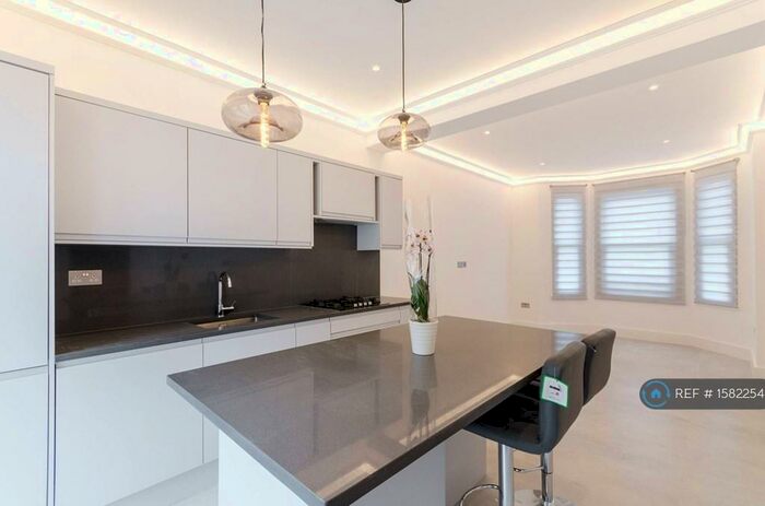 3 Bedroom Semi-Detached House To Rent In Warwick Grove, Surbiton, KT5