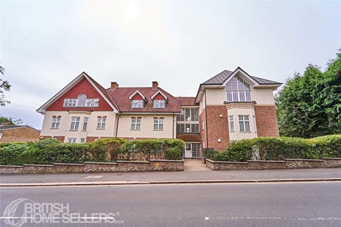 2 Bedroom Flat For Sale In Park Road, Radlett, Hertfordshire, WD7