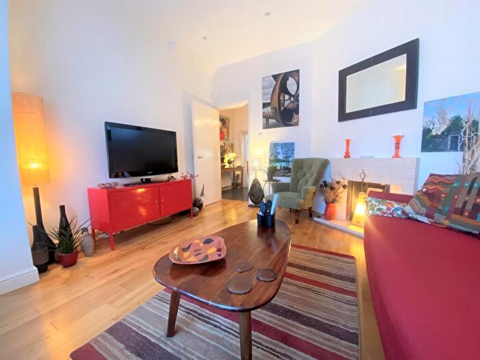 3 Bedroom End Of Terrace House To Rent In Maurice Avenue, Wood Green, London, N22