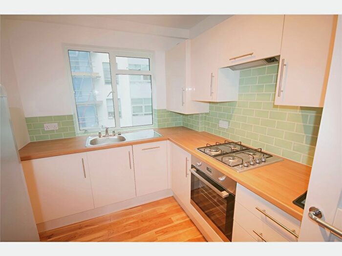 3 Bedroom Flat To Rent In Red Lion Street, Holborn, WC1R
