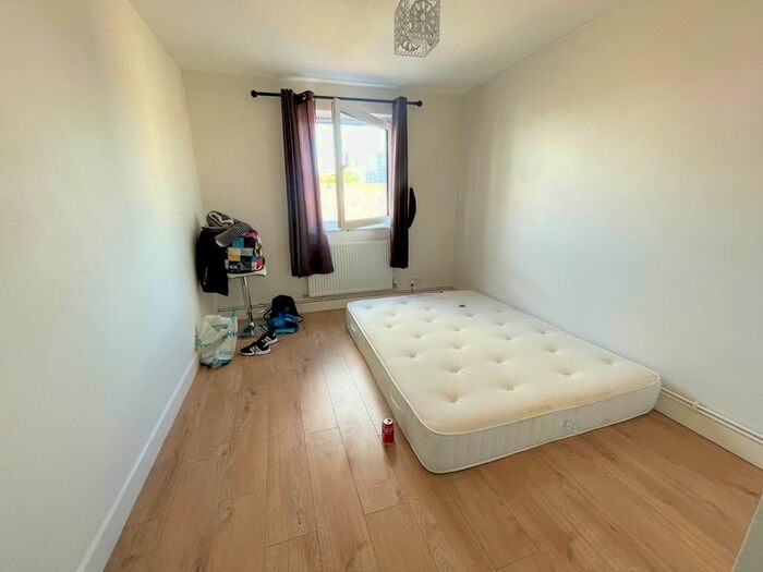 3 Bedroom Flat To Rent In Cowbridge Lane, Barking, IG11