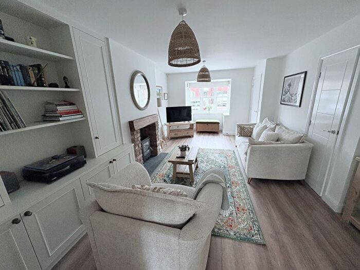 3 Bedroom Semi-Detached House To Rent In Jobson Avenue, Beverley, HU17