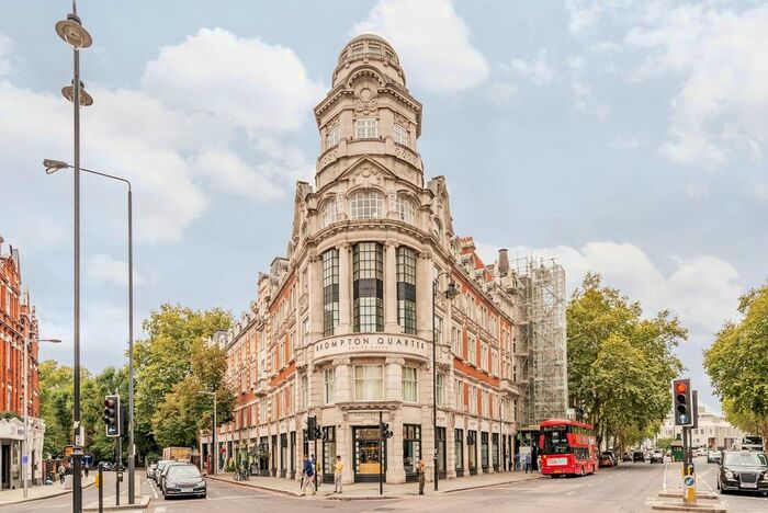 3 Bedroom Flat To Rent In Thurloe Place, South Kensington, SW7