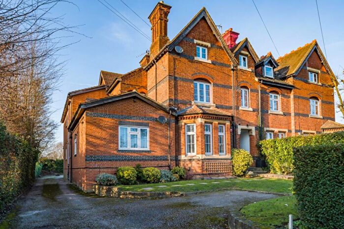 2 Bedroom Flat For Sale In Willow Grove, Chislehurst, Kent, BR7