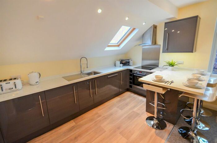 2 Bedroom Flat To Rent In The Swans, Radcliffe Road, NG2