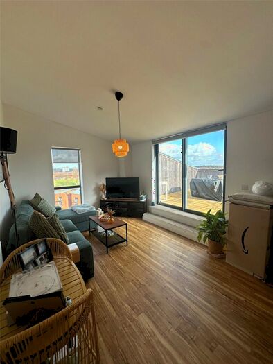 2 Bedroom Flat To Rent In Aire, Cross Green Lane, LS9