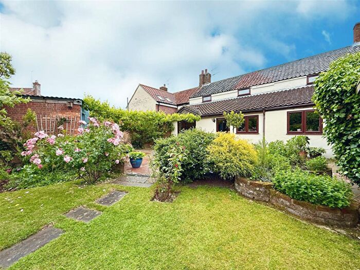 4 Bedroom Semi Detached House For Sale In The Street, Catfield, NR29