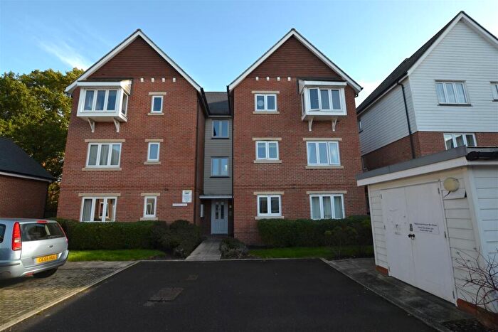 2 Bedroom Apartment For Sale In Alder Court, Fleet, GU51