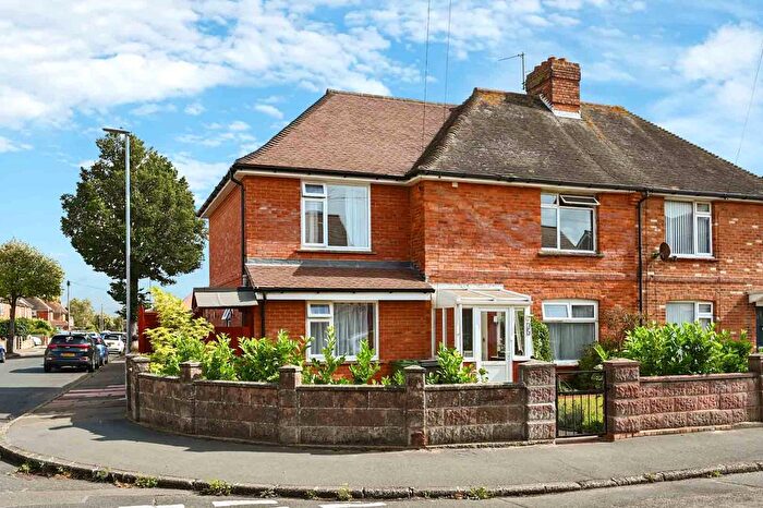 5 Bedroom Semi-Detached House For Sale In Vine Square, Eastbourne, BN22