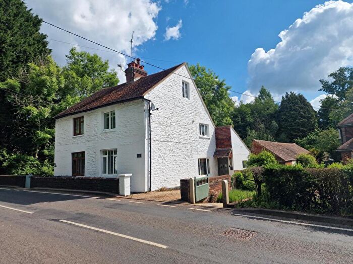3 Bedroom Semi-Detached House For Sale In Petworth Road, Chiddingfold, GU8