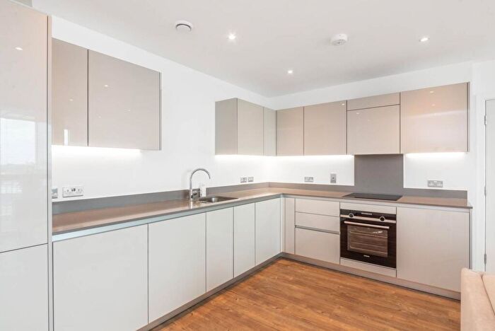 2 Bedroom Flat To Rent In Grand Union House, Alperton, Wembley, HA0