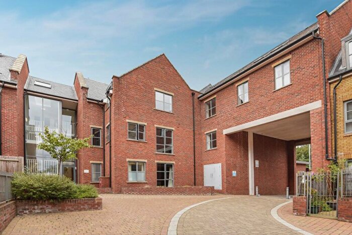 2 Bedroom Duplex For Sale In Coopers Yard, Paynes Park, Hitchin, SG5