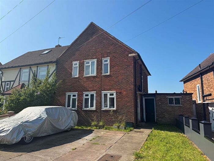 3 Bedroom Semi Detached House For Sale In Larch Way, Bromley/Petts Wood Borders, BR2