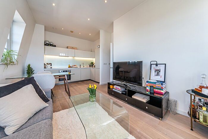 2 Bedroom Flat For Sale In Wingate Square, London, SW4