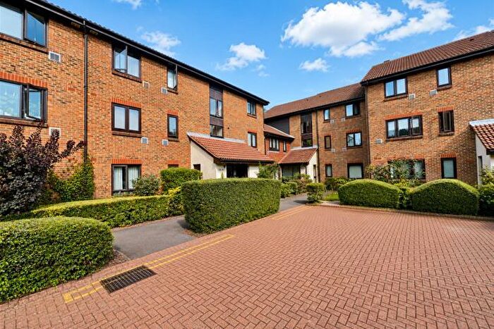 2 Bedroom Flat To Rent In Braybourne Drive, Isleworth, TW7