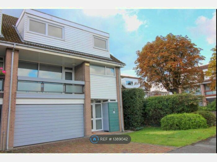 4 Bedroom End Of Terrace House To Rent In Cedar Drive, Sunningdale, SL5