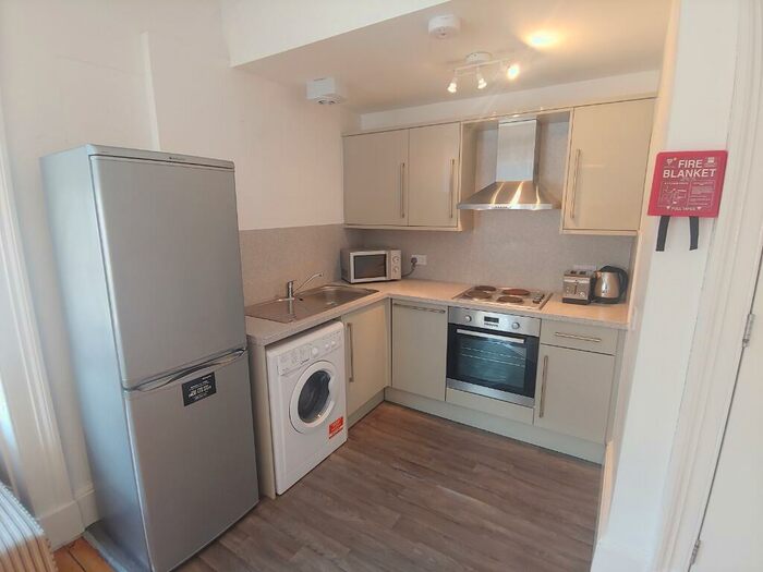 2 Bedroom Flat To Rent In Gardners Crescent, City Centre, Edinburgh, EH3