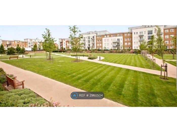 2 Bedroom Maisonette To Rent In Hayfield Court, Maidenhead, SL6