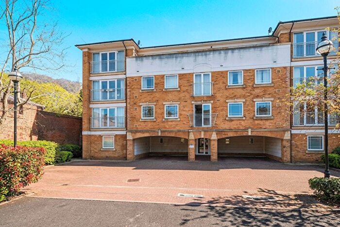 2 Bedroom Flat For Sale In Commissioners Court, Chatham, Kent., ME4