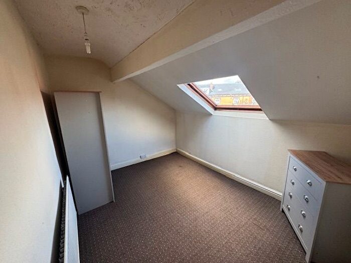 2 Bedroom Flat To Rent In Cross Green Avenue, Cross Green, Leeds, LS9