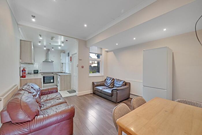 5 Bedroom House To Rent In Queens Road, Sheffield, S2