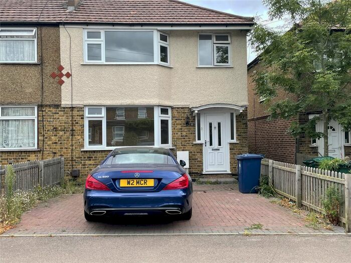 3 Bedroom Semi-Detached House To Rent In Barnet Lane, Barnet, Hertfordshire, EN5