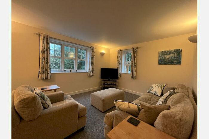 1 Bedroom Apartment To Rent In Abingdon Court, Woking, GU22