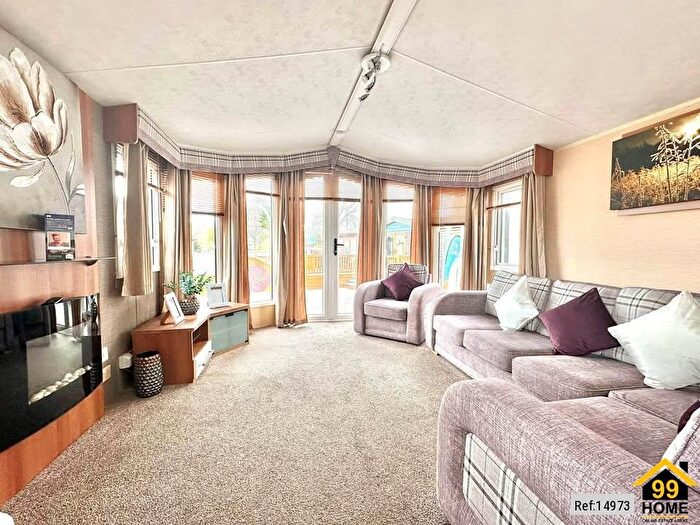 3 Bedroom Mobile/park Home To Rent In Park Road, Birchington, Kent, CT7