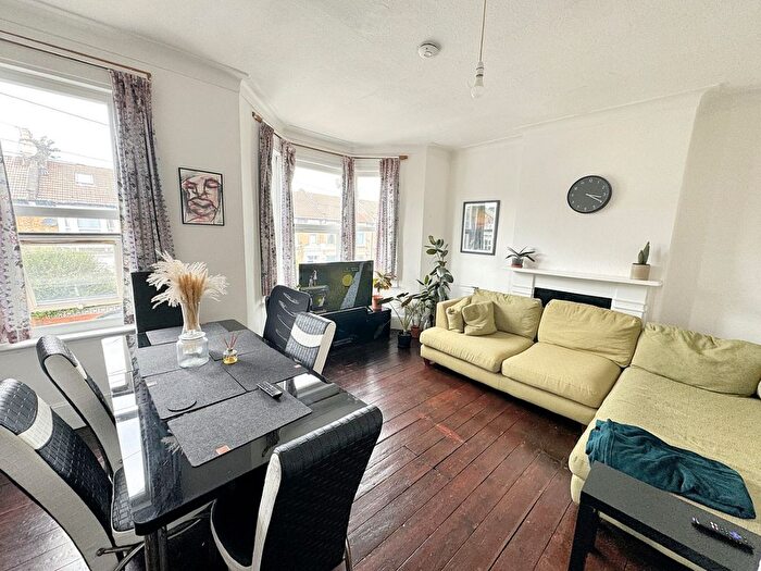 2 Bedroom Flat To Rent In Grove Green Road, Leytonstone, E11