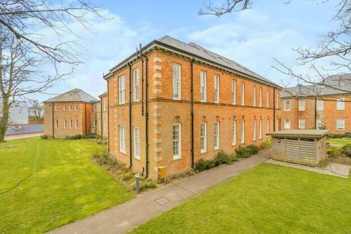 2 Bedroom Flat To Rent In Longley Road, Chichester, PO19