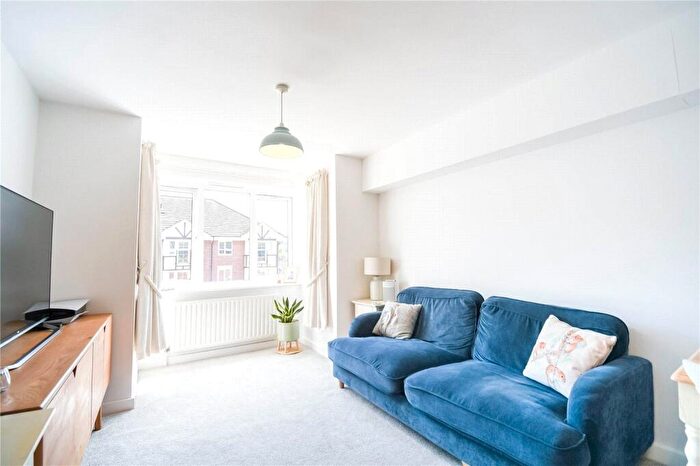 2 Bedroom Apartment For Sale In Victoria Grove, Newbury, West Berkshire, RG14