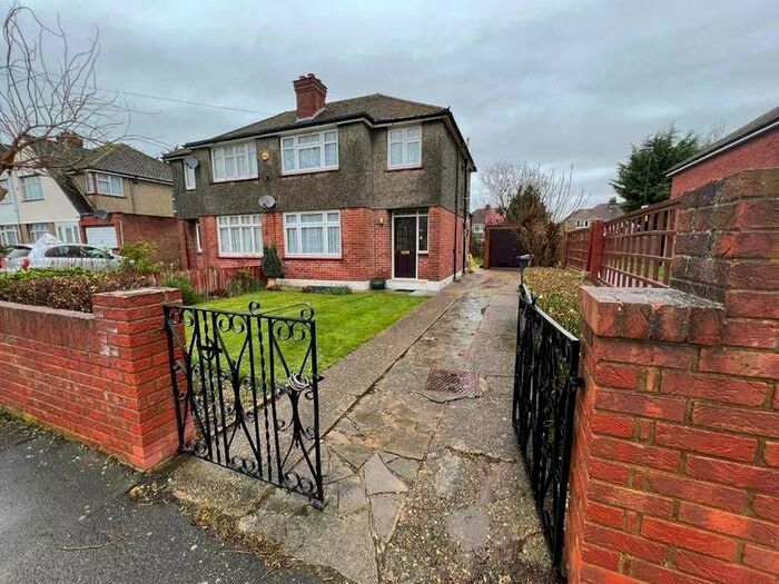 3 Bedroom Semi-Detached House To Rent In Kendal Drive, Slough, SL2