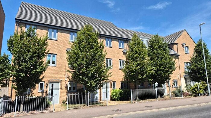 4 Bedroom Semi Detached House To Rent In College Drive, LU5