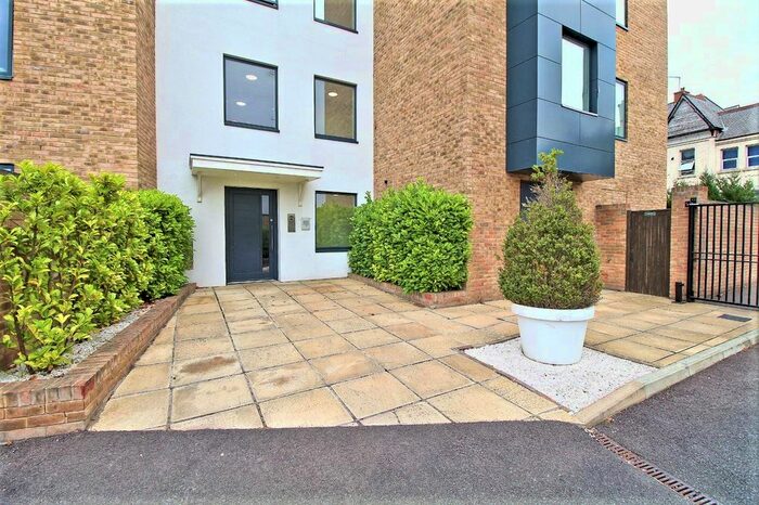 2 Bedroom Flat To Rent In Frimley Road, Camberley, Surrey, GU15