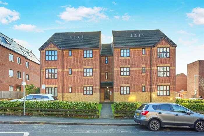 2 Bedroom Flat For Sale In Cedar Road, Sutton, SM2