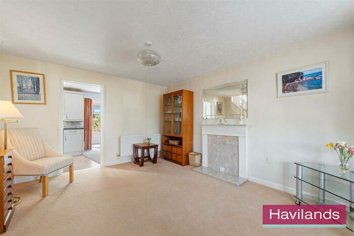 2 Bedroom Semi-Detached House For Sale In Laidlaw Drive, London, N21