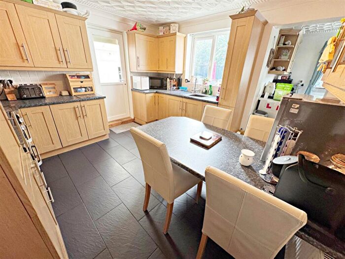 2 Bedroom Detached Bungalow For Sale In Sea Dyke Way, Marshchapel, Grimsby, East Lindsey, DN36