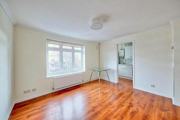 1 Bedroom Flat To Rent In Ashdown Way, London, SW17