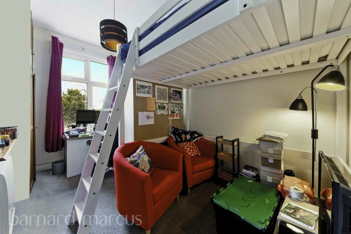 Apartment To Rent In East Street, Epsom, KT17