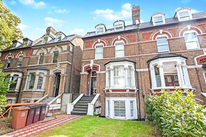 2 Bedroom Flat For Sale In Queens Road, London, SE14