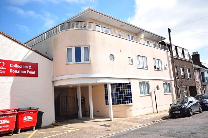 1 Bedroom Flat To Rent In Pyle Street, Newport, Isle Of Wight, PO30