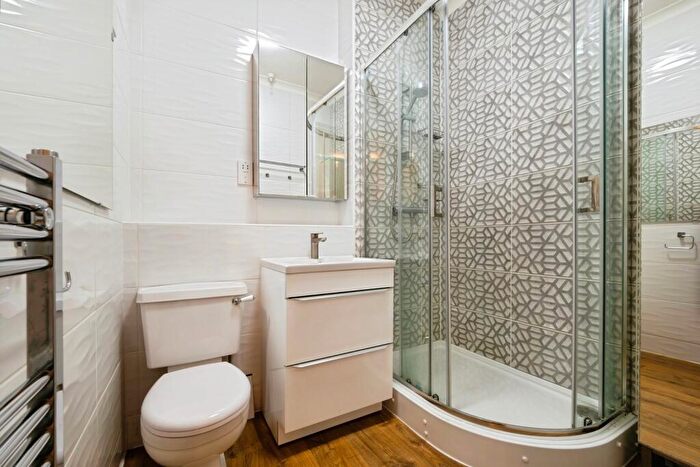1 Bedroom Flat For Sale In East Cliff Road, Dawlish, Devon, EX7