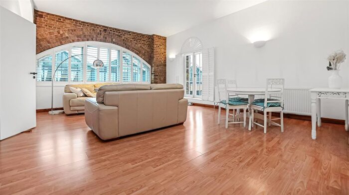 2 Bedroom Flat To Rent In Plate House, Burrells Wharf, E14